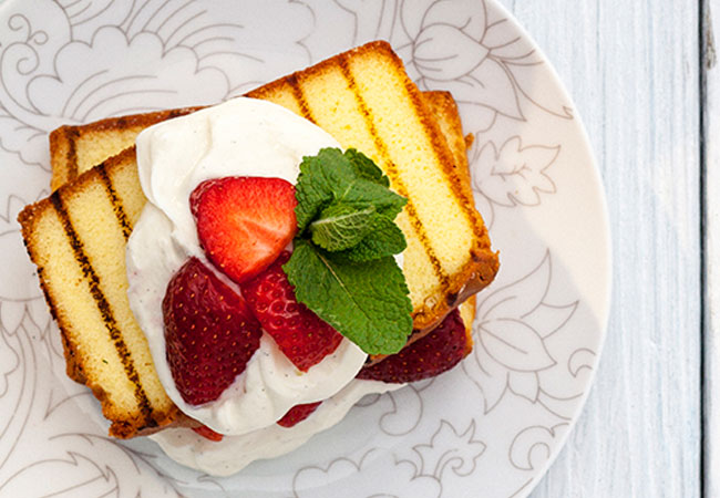 Grilled pound cake topped with ricotta and strawberries