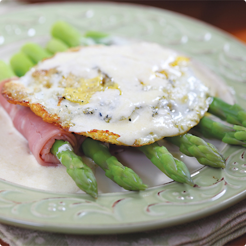 Proscuitto wrapped asparagus with crispy fried egg